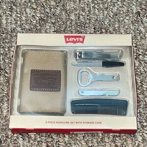 Levi's 5-Piece Grooming manicure set with Tan storage Case NEW!!